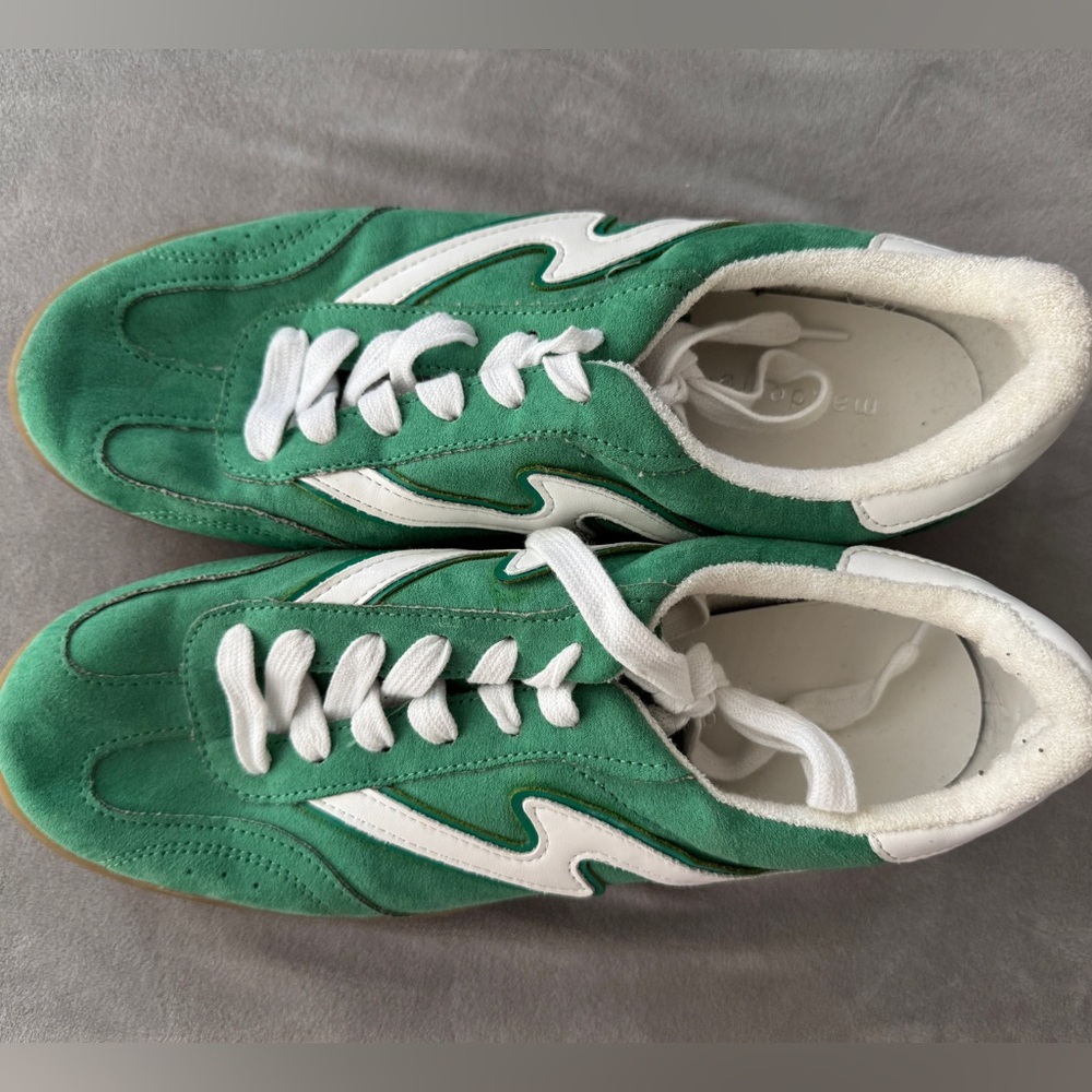 Cute green sneakers, practically new
